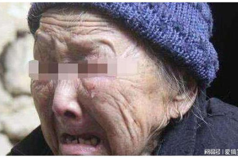 梦见死去的奶奶向我要钱，解读梦境背后的深层含义