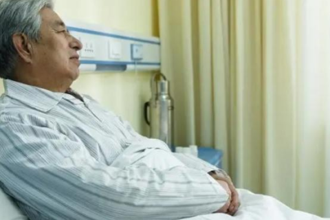 梦见自己亲人去世，预兆与心灵深处的解读