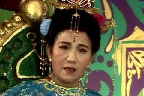 梦回母爱，已故母亲在梦中为我掀起被子的深意