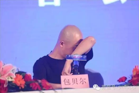 梦境中的悲喜交织，梦见认识的人从6楼掉下去未死，自己痛哭失态的深层解析