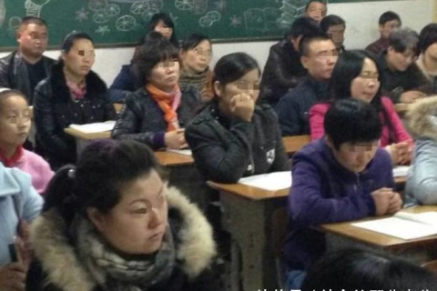 梦境交织，解析梦见自己的衣服穿在了我喜欢的人身上的深层含义