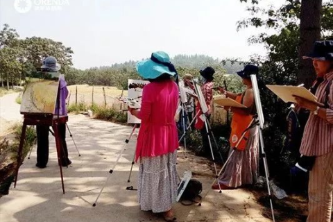梦境中的家庭繁荣，梦见父亲诞下四子一女，寓意深远