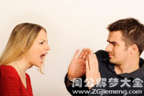 梦回亲情深处，解析梦见死去的母亲与别人争吵的寓意