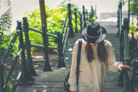 梦见残品衣服，潜意识中的象征与启示