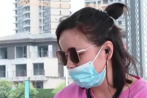 周公解梦，梦见在别人家打扫大便的深层含义与预兆