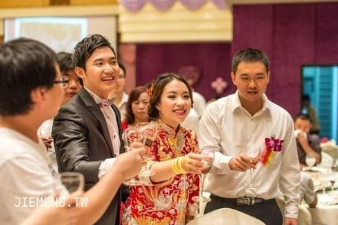 周公解梦，梦见吃别人的婚宴没吃成就走了，寓意何在？