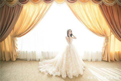 梦见自己结婚穿婚纱，探索梦境背后的深层含义