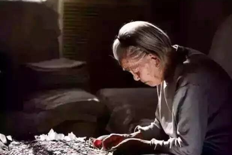 梦境中的重逢，外婆的静默归来