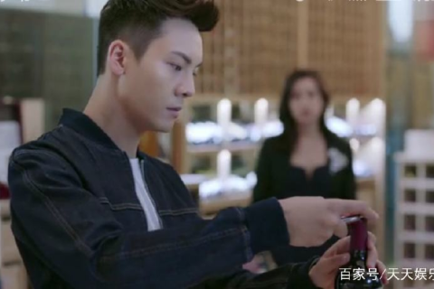 梦境中的情感纠葛，初恋女友与现任女友的交错