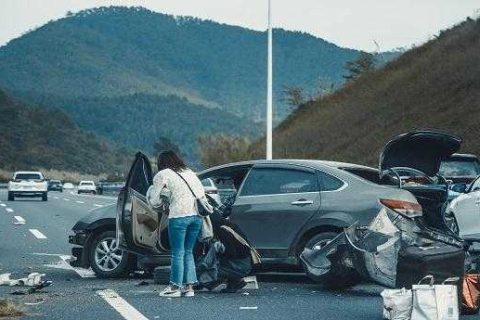 梦境的启示，解析梦见我爸爸被车撞死了的深层含义