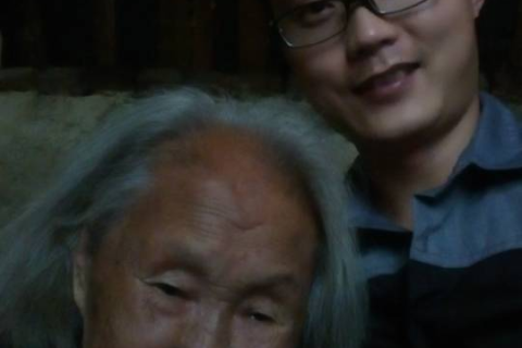 梦境解析，梦见自己住在没有棺材的放死人东西的屋子