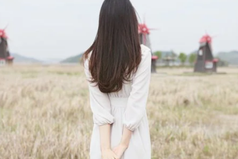 梦境中的温柔拥抱，解析梦见自己要抱养一个小女孩的象征意义