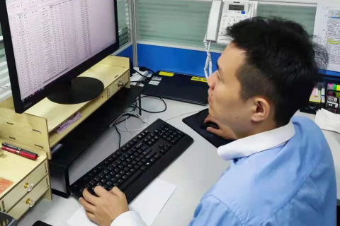 男友出差中梦见他死了，梦境背后的深层含义与心理解析