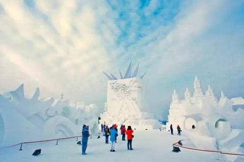梦境中的寒霜与生命之思，解析梦见抬死人从路上过还下雪，白布裹尸与雪结冰的深层含义
