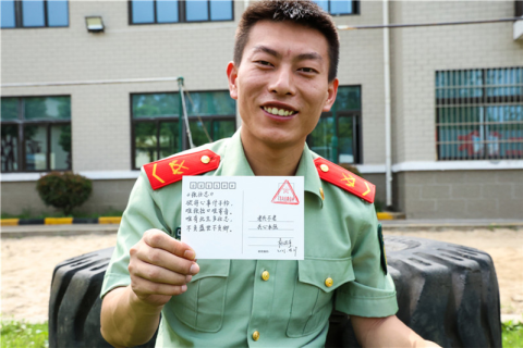 梦见当兵人开着红色车走，探索梦境中的英雄主义与激情