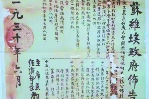 梦见前男友穿了身少数民主的衣服，探索梦境中的象征与启示