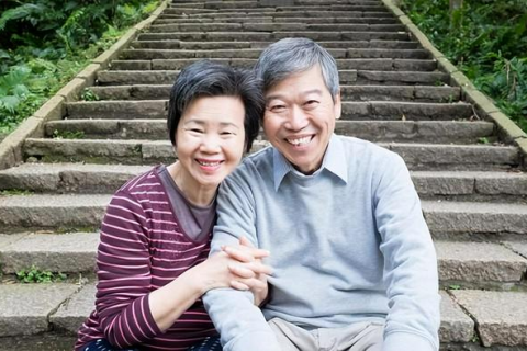 梦见前男朋友的爷爷去世，梦境背后的情感与象征解析