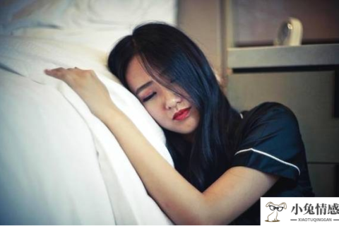梦见分手半年的对象一起坐公交却不理我，梦境背后的情感解析与心理启示