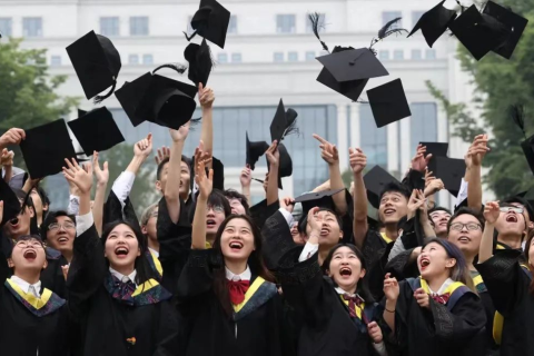 梦见回到大学，重温青春，探索内心的渴望与成长