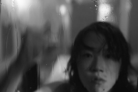 挣脱梦境的束缚，解析梦见被一个男人缠着不放最后摆脱了