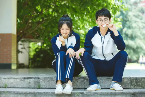 梦回往昔，父爱重生，我梦见爸爸被抢救过来吃饭的场景