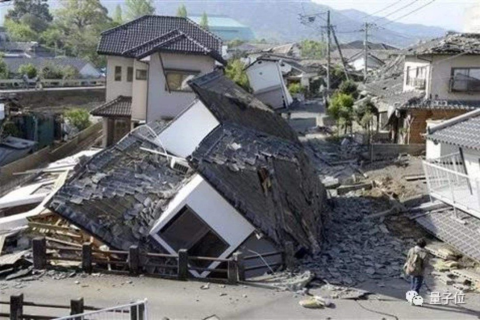 梦见洪水地震，梦境背后的深层含义与心理解析