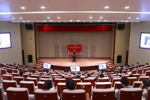 梦回往昔，父母在侧，高人解读梦境中的亲情纽带与心灵指引