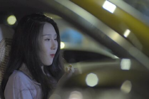 梦境交织，前任与前任之前的情感迷雾