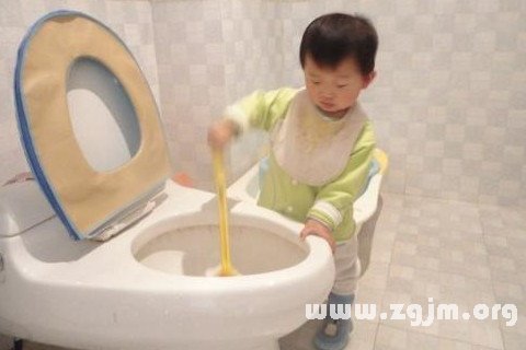 做梦梦见自己打扫厕所别人拉的可肮是怎么了？解读梦境背后的深层含义
