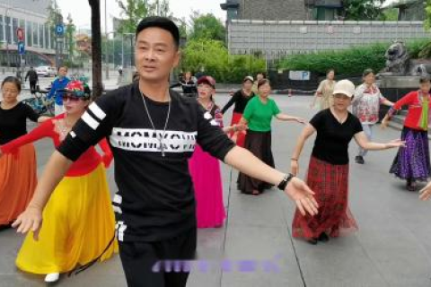 重温旧梦，解析反复梦见小学或初中课堂的深层含义