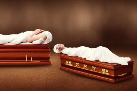 梦境中的生死轮回，解析梦到棺材里的死人活了的深层含义
