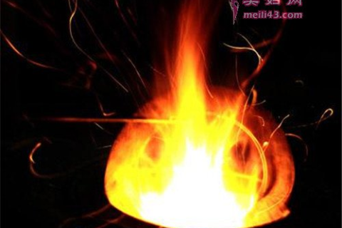 做梦梦见火，预示希望与转变的梦境解析