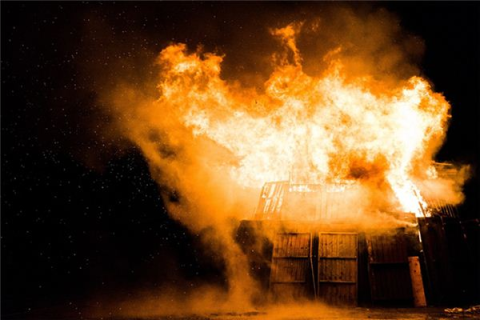 梦见大火爆炸，梦境背后的深层含义与心理解析
