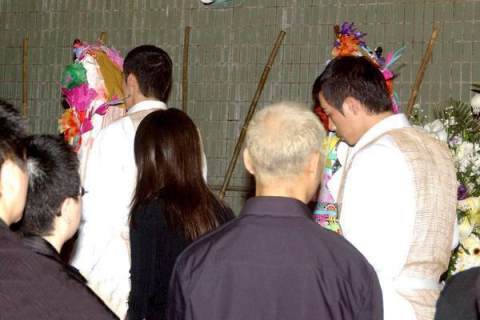 梦回父爱，爸爸去世不到三期，梦中重逢的温暖与烧纸钱的传统纠结