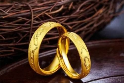 梦境解析，金戒指断裂却仍挂于指间——寓意与启示