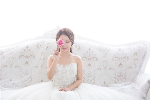 周公解梦，梦见结婚没婚纱穿的深层含义与解析