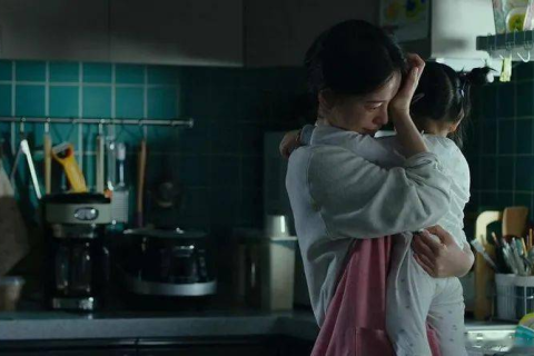 睡梦梦到女鬼抱着小孩，梦境背后的深层含义与解析