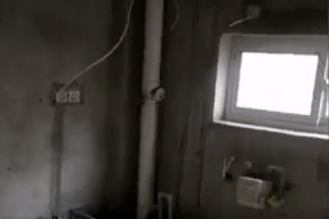 梦境解析，家中楼上寻厕所，大便遍地之谜