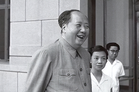 梦见把自己的红衣服给一个男的，是好梦吗？