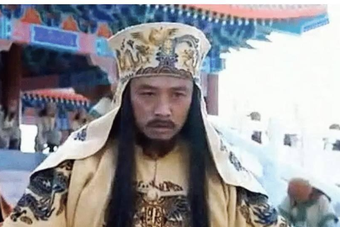 晚上梦见死去的亲人但他在梦里吓我，解读梦境背后的深层含义