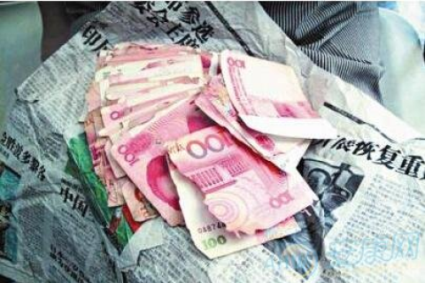 梦境中的纸钱燃烧，解析梦见他人烧纸钱的深层含义