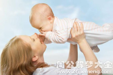 梦到自己抱着孩子，探索梦境背后的深层含义与心理解析