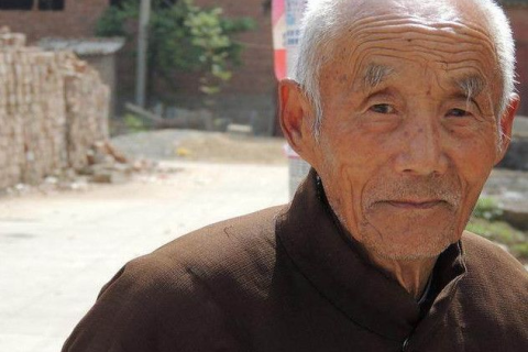 梦见去世的奶奶说我们家里有白喜，一场跨越生死的梦境启示