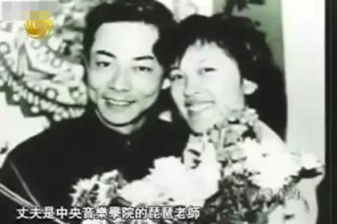 周公解梦，梦见男友奶奶掐我脚，预示生育之谜？