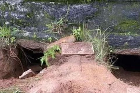 梦见土不实坟墓坏了而自己躺在里面出来了，探索梦境背后的深层含义