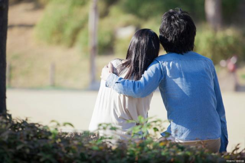 梦见被自己暗恋的人抱着，梦境背后的情感解析与心灵启示