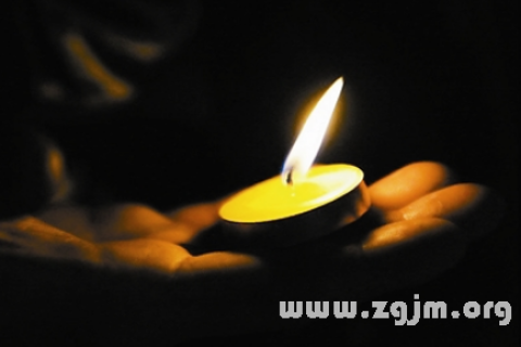 梦见自己杀人到处躲，死去老爸也帮躲，梦境背后的深层含义与心理解析