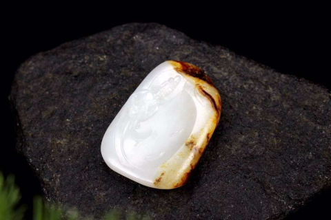 梦见火烧玉佛坠，解析梦境背后的深层含义