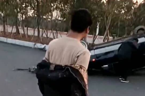 梦到我的爸爸出车祸死了又活了，梦境背后的深层含义与心理解析