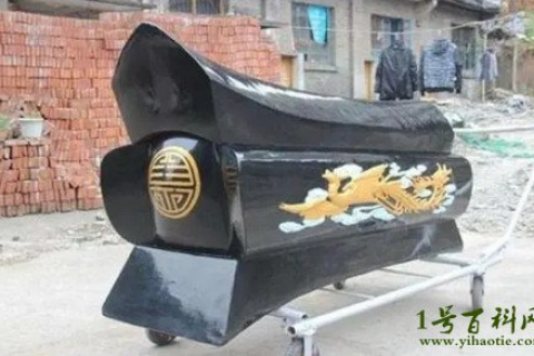 梦境中的忧虑，梦见爷爷说棺材小